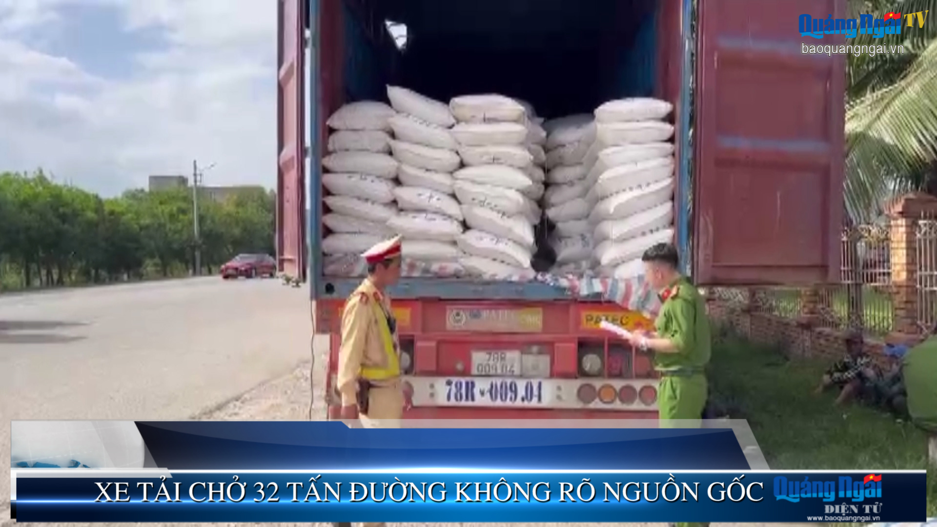 Video: Xe tải chở 32 tấn đường không rõ nguồn gốc