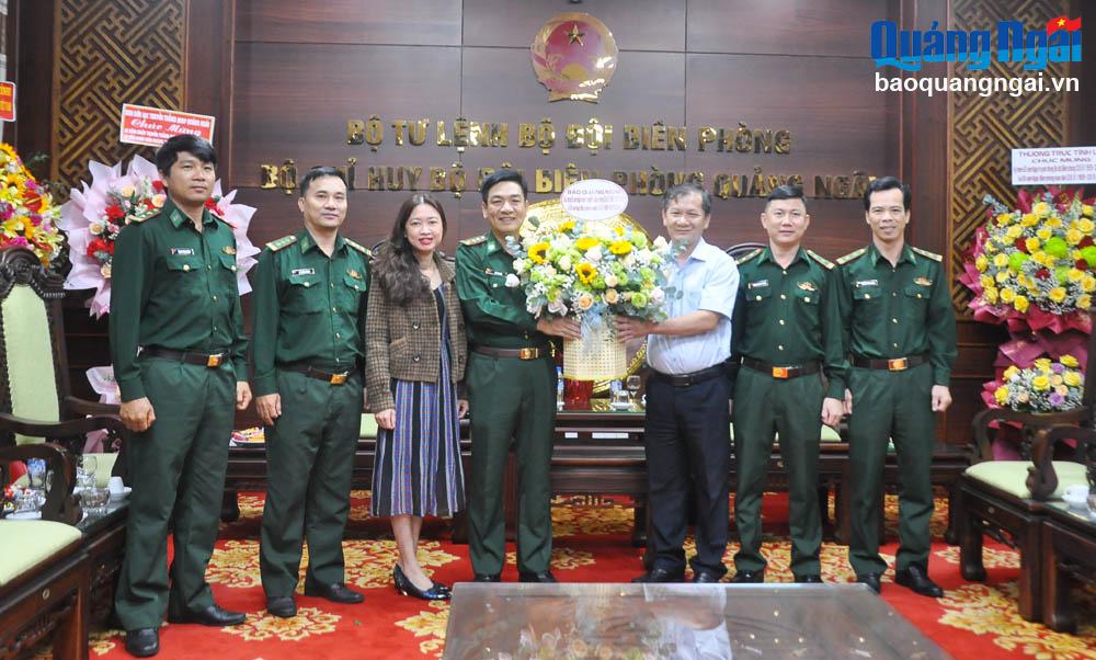 Lãnh đạo Báo Quảng Ngãi thăm, chúc mừng Bộ đội biên phòng tỉnh