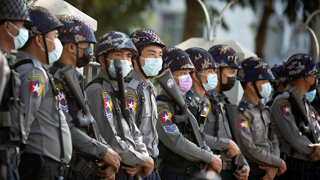 Biểu tình lan rộng, quân đội Myanmar cam kết chuyển giao quyền lực