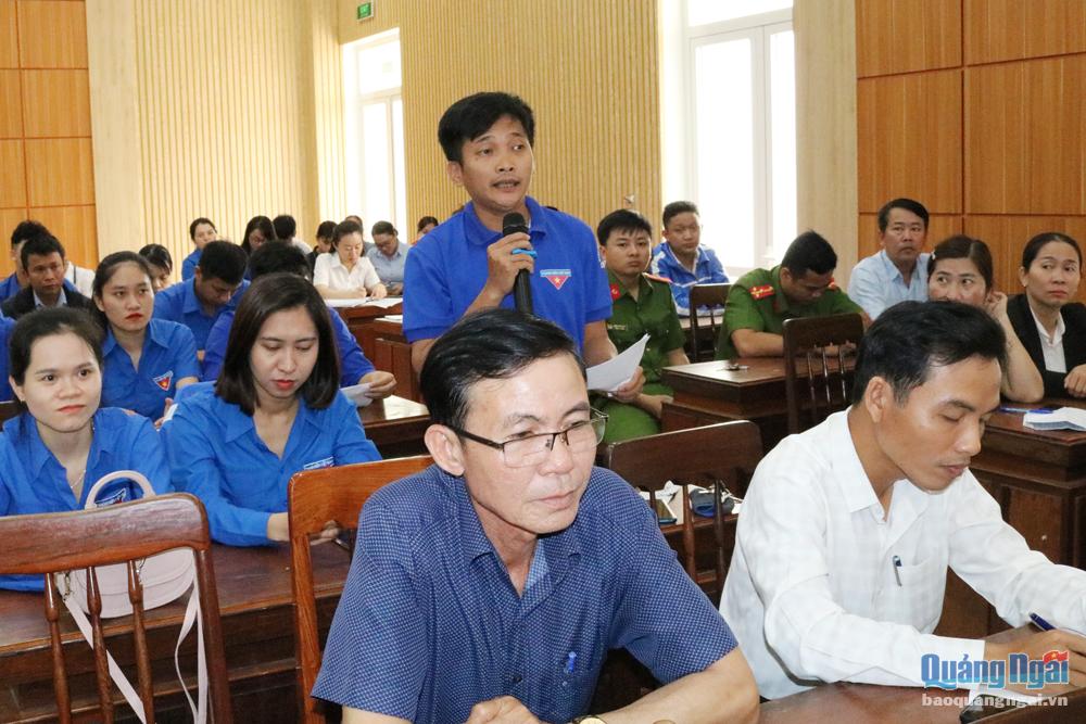 Chủ tịch UBND huyện Tư Nghĩa đối thoại với đoàn viên, thanh niên